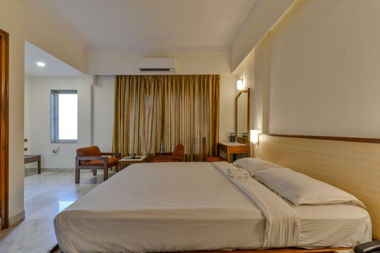 Hotel Ajanta Βομβάη Εξωτερικό φωτογραφία